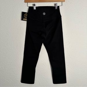 TYC XS Capris Leggings Buttery Soft Material High Waist NWT